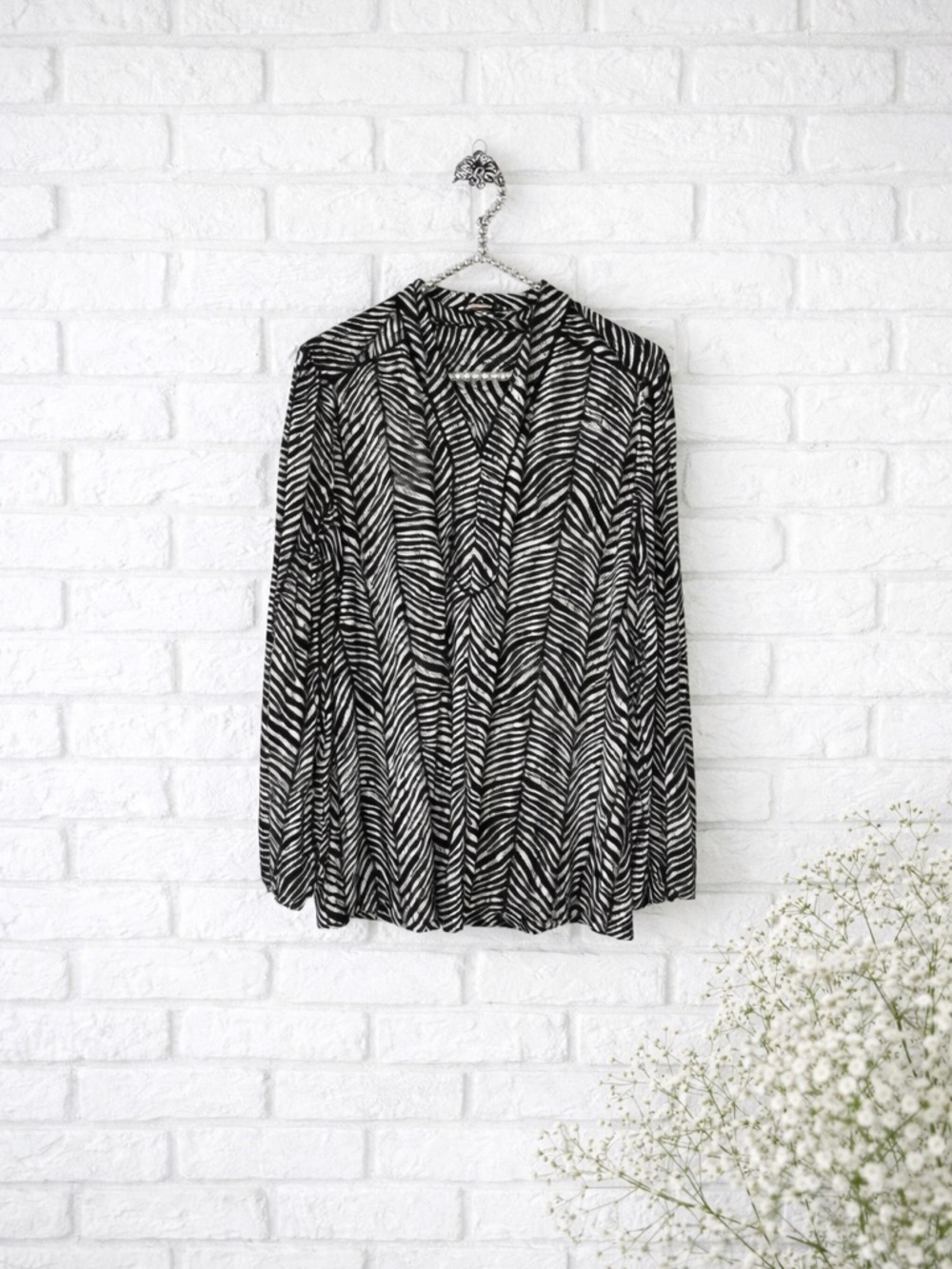 J. McLaughlin Petunia Animal Print Blouse Size S